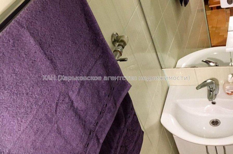 Продам квартиру, Валентиновская ул. , 3 кім., 68 м², капитальный ремонт 