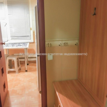 Продам квартиру, Валентиновская ул. , 13 , 3 кім., 68 м², капитальный ремонт 