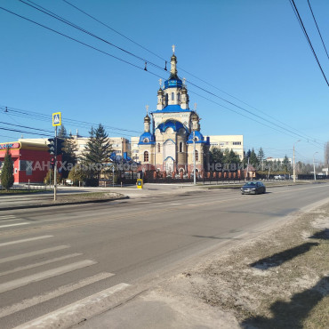 Продам квартиру, Валентиновская ул. , 3 кім., 68 м², капитальный ремонт 