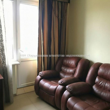 Продам квартиру, Валентиновская ул. , 3  ком., 68 м², капитальный ремонт 