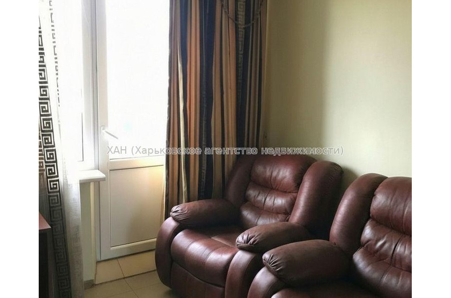 Продам квартиру, Валентиновская ул. , 3  ком., 68 м², капитальный ремонт 