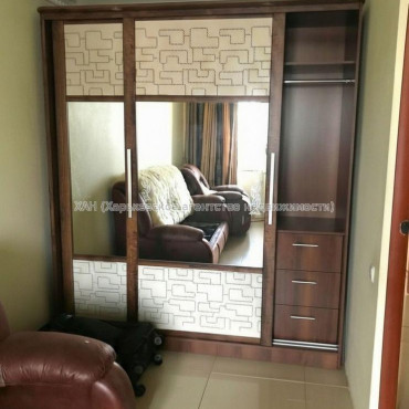 Продам квартиру, Валентиновская ул. , 13 , 3 кім., 68 м², капитальный ремонт 