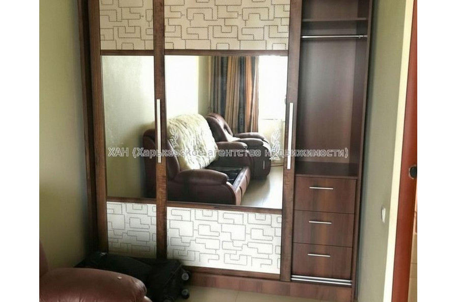 Продам квартиру, Валентиновская ул. , 13 , 3 кім., 68 м², капитальный ремонт 