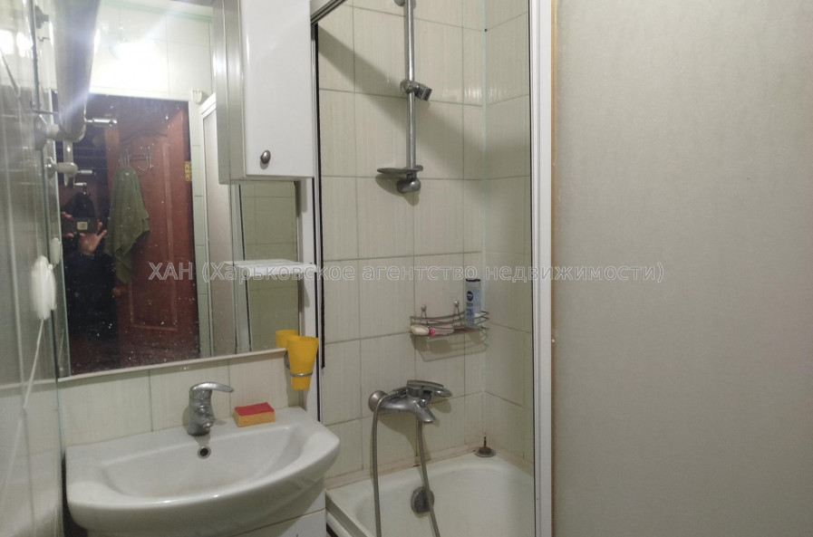 Продам квартиру, Валентиновская ул. , 3 кім., 68 м², капитальный ремонт 