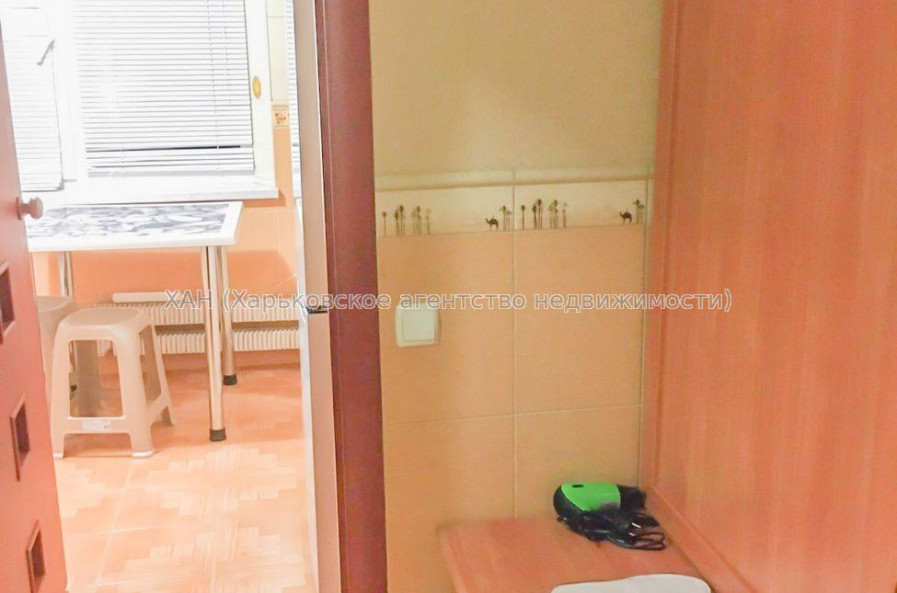 Продам квартиру, Валентиновская ул. , 3 кім., 68 м², капитальный ремонт 