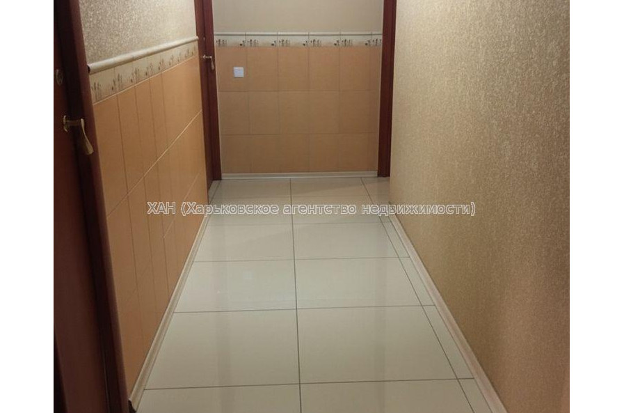 Продам квартиру, Валентиновская ул. , 13 , 3 кім., 68 м², капитальный ремонт 