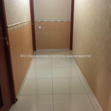 Продам квартиру, Валентиновская ул. , 3  ком., 68 м², капитальный ремонт 