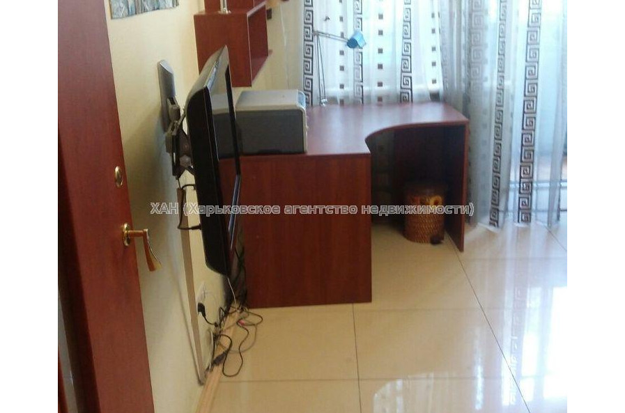 Продам квартиру, Валентиновская ул. , 3 кім., 68 м², капитальный ремонт 