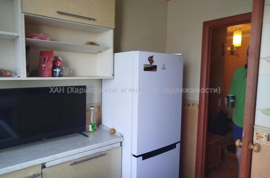 Продам квартиру, Валентиновская ул. , 3 кім., 68 м², капитальный ремонт 