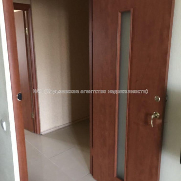 Продам квартиру, Валентиновская ул. , 3 кім., 68 м², капитальный ремонт 