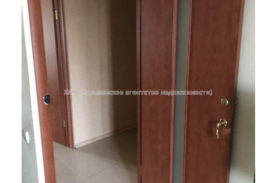 Продам квартиру, Валентиновская ул. , 3 кім., 68 м², капитальный ремонт 