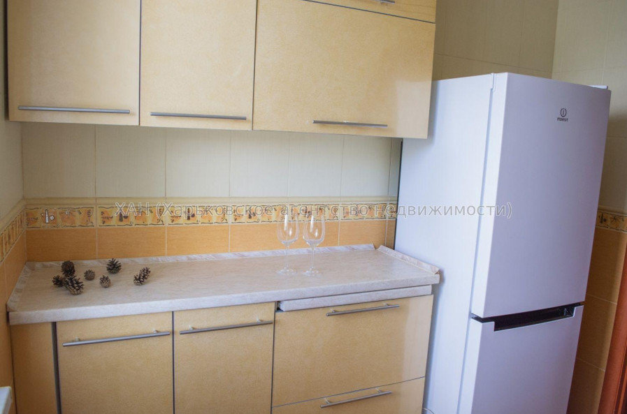 Продам квартиру, Валентиновская ул. , 3 кім., 68 м², капитальный ремонт 