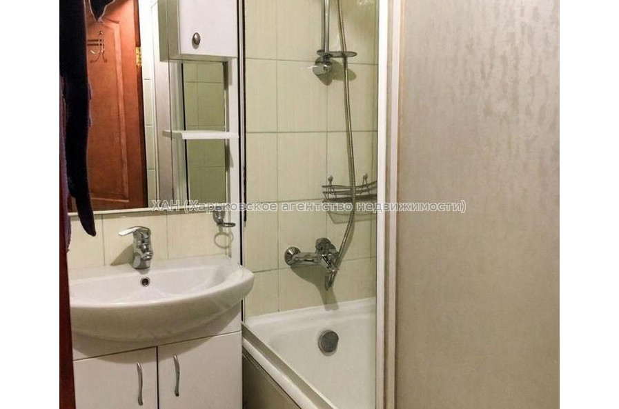 Продам квартиру, Валентиновская ул. , 3  ком., 68 м², капитальный ремонт 