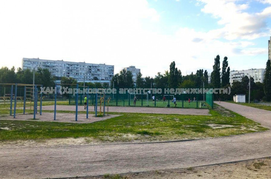 Продам квартиру, Валентиновская ул. , 3 кім., 68 м², капитальный ремонт 