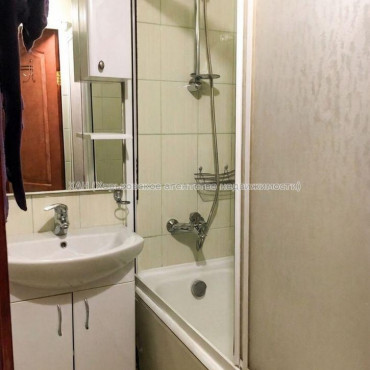 Продам квартиру, Валентиновская ул. , 3  ком., 68 м², капитальный ремонт 