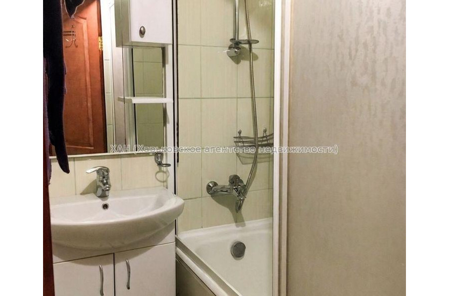 Продам квартиру, Валентиновская ул. , 3  ком., 68 м², капитальный ремонт 