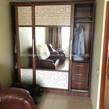 Продам квартиру, Валентиновская ул. , 3 кім., 68 м², капитальный ремонт 