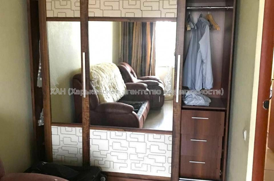 Продам квартиру, Валентиновская ул. , 3 кім., 68 м², капитальный ремонт 