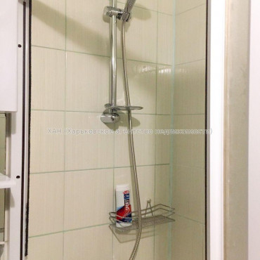 Продам квартиру, Валентиновская ул. , 3 кім., 68 м², капитальный ремонт 