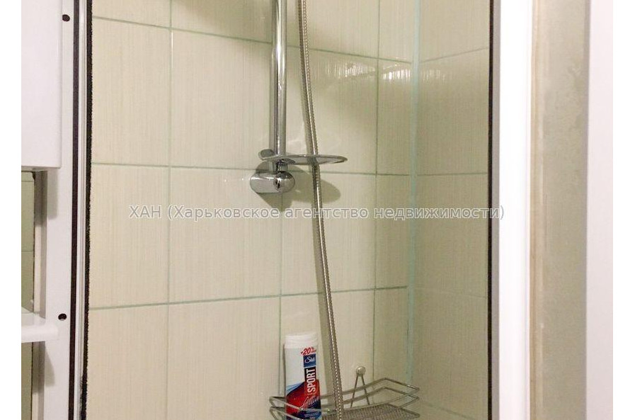 Продам квартиру, Валентиновская ул. , 3 кім., 68 м², капитальный ремонт 