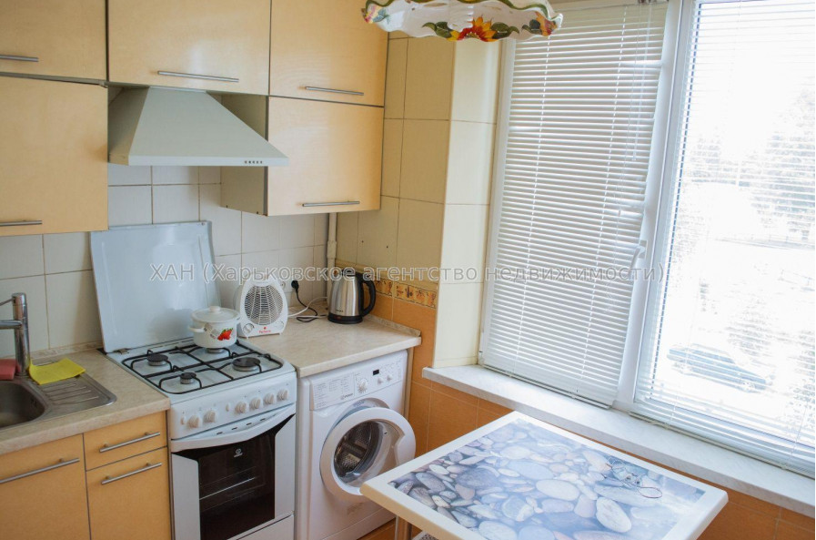 Продам квартиру, Валентиновская ул. , 3 кім., 68 м², капитальный ремонт 