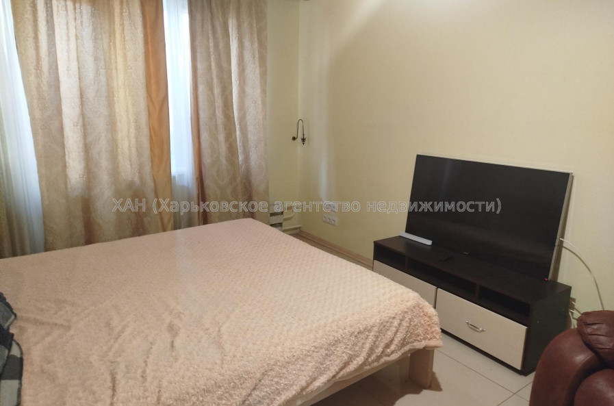 Продам квартиру, Валентиновская ул. , 3 кім., 68 м², капитальный ремонт 