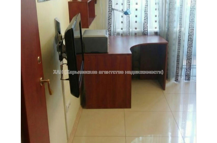 Продам квартиру, Валентиновская ул. , 13 , 3 кім., 68 м², капитальный ремонт 