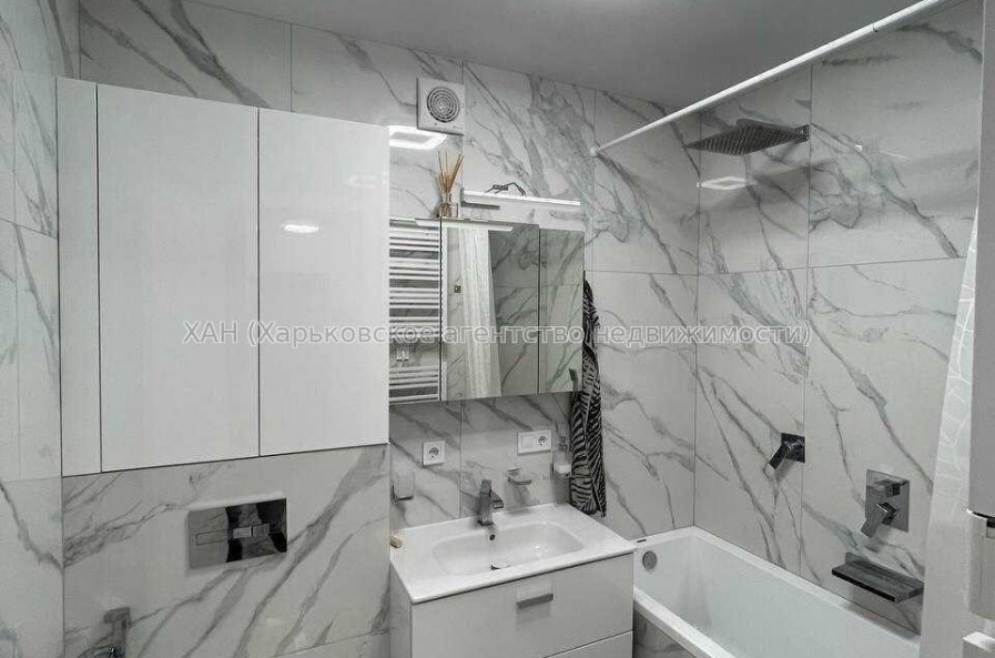 Продам квартиру, Пискуновский пер. , 2 кім., 67.70 м², авторский дизайн 