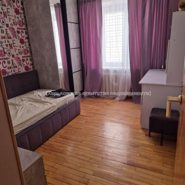 Продам квартиру, Жуковского просп. , 3  ком., 68.80 м², частичный ремонт 