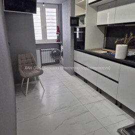 Продам квартиру, Жуковского просп. , 3  ком., 68.80 м², частичный ремонт