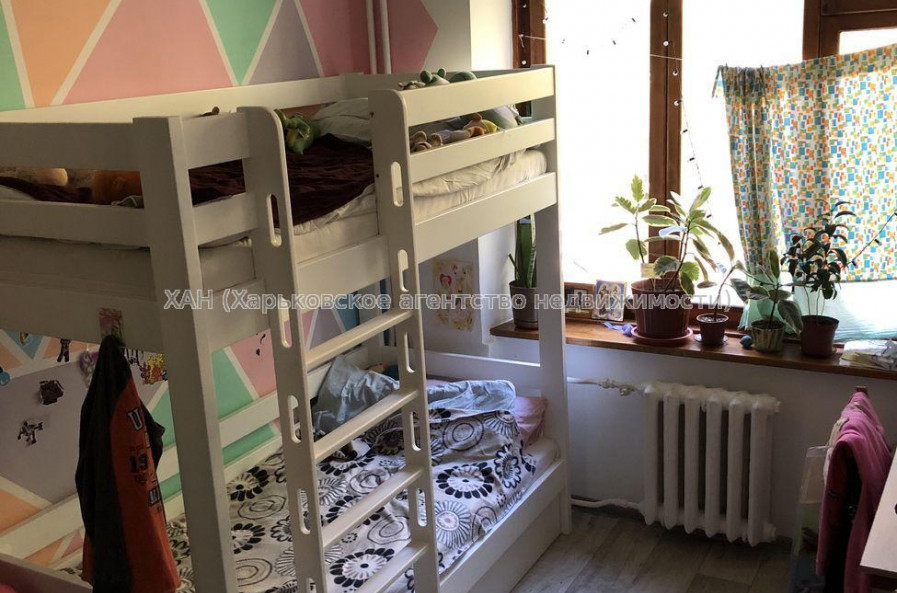 Продам квартиру, Мира ул. , 3 кім., 60 м², капитальный ремонт 