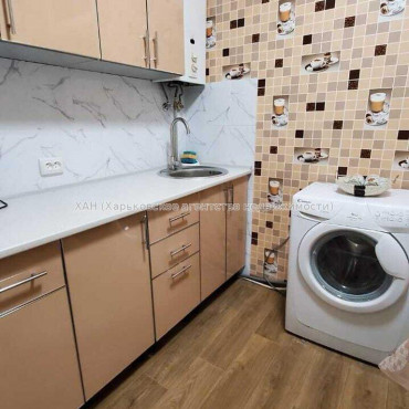 Продам квартиру, 23 Августа ул. , 13А , 1  ком., 30.10 м², капитальный ремонт 