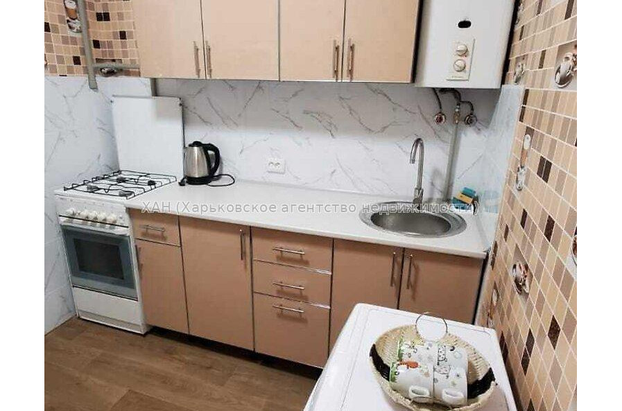 Продам квартиру, 23 Августа ул. , 13А , 1  ком., 30.10 м², капитальный ремонт 