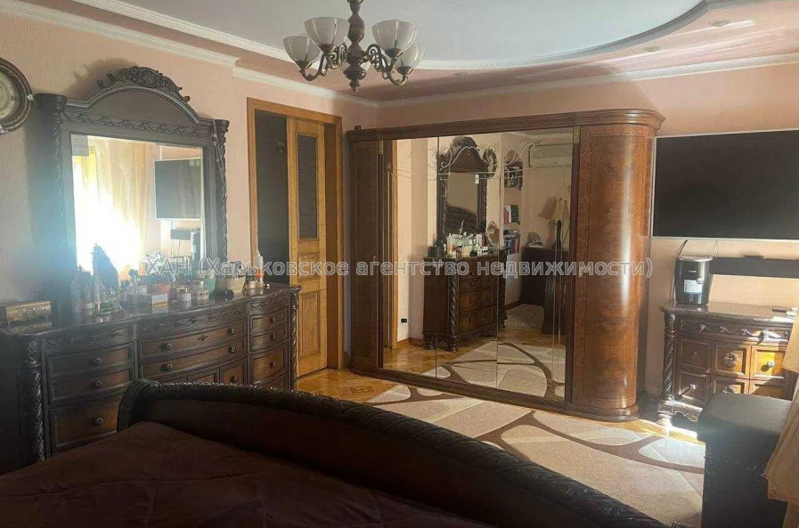 Продам будинок, 240 м², 12 соток, советский ремонт 