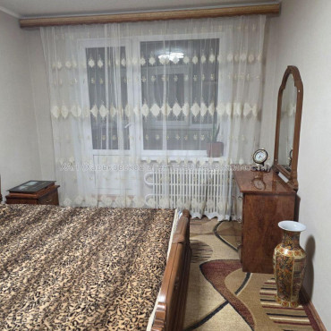 Здам квартиру, Непокоренных ул. , 3 кім., 65 м², капитальный ремонт 