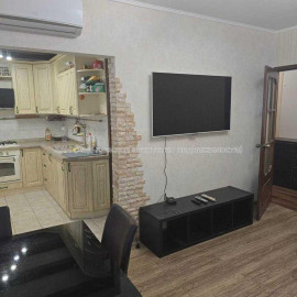 Сдам квартиру, Гвардейцев Широнинцев ул. , 2  ком., 60 м², капитальный ремонт