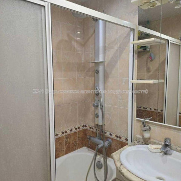 Сдам квартиру, Гвардейцев Широнинцев ул. , 2  ком., 60 м², капитальный ремонт 