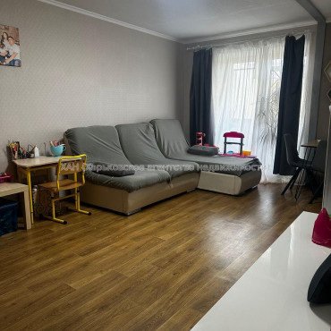 Продам квартиру, Курчатова просп. , 3 кім., 56.30 м², капитальный ремонт 