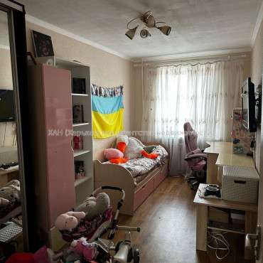 Продам квартиру, Курчатова просп. , 3 кім., 56.30 м², капитальный ремонт 