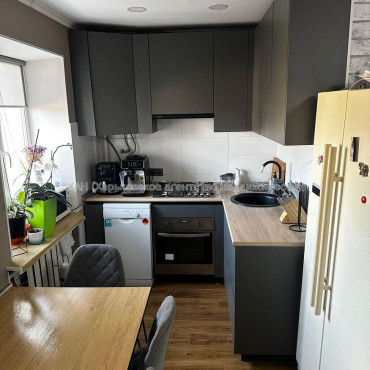 Продам квартиру, Курчатова просп. , 3 кім., 56.30 м², капитальный ремонт 