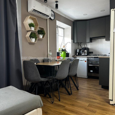 Продам квартиру, Курчатова просп. , 3 кім., 56.30 м², капитальный ремонт 