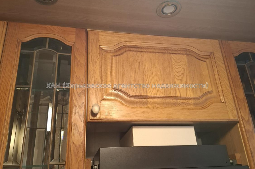 Продам квартиру, Бучмы ул. , 2 кім., 48 м², косметический ремонт 