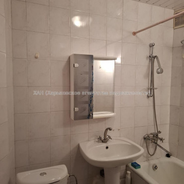 Продам квартиру, Бучмы ул. , 2 кім., 48 м², косметический ремонт 