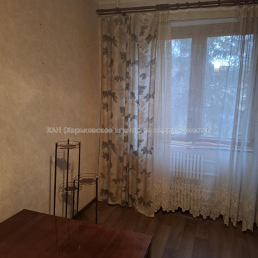 Продам квартиру, Бучмы ул. , 2 кім., 48 м², косметический ремонт 