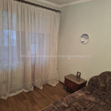 Продам квартиру, Бучмы ул. , 2 кім., 48 м², косметический ремонт 