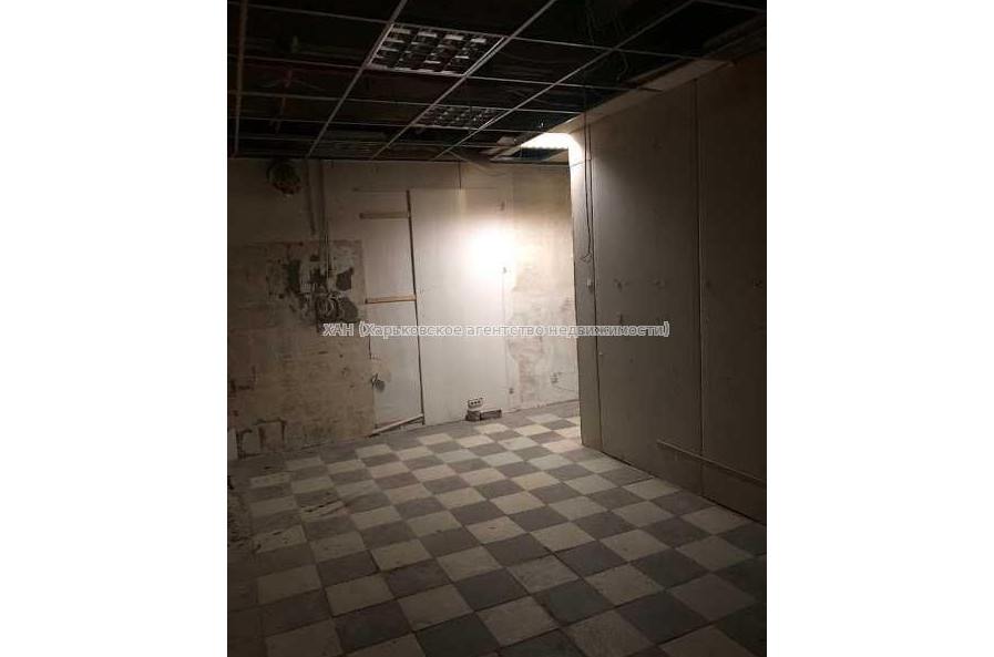 Продам нежилую недвижимость, торговое помещение , 5  ком., 97 м²