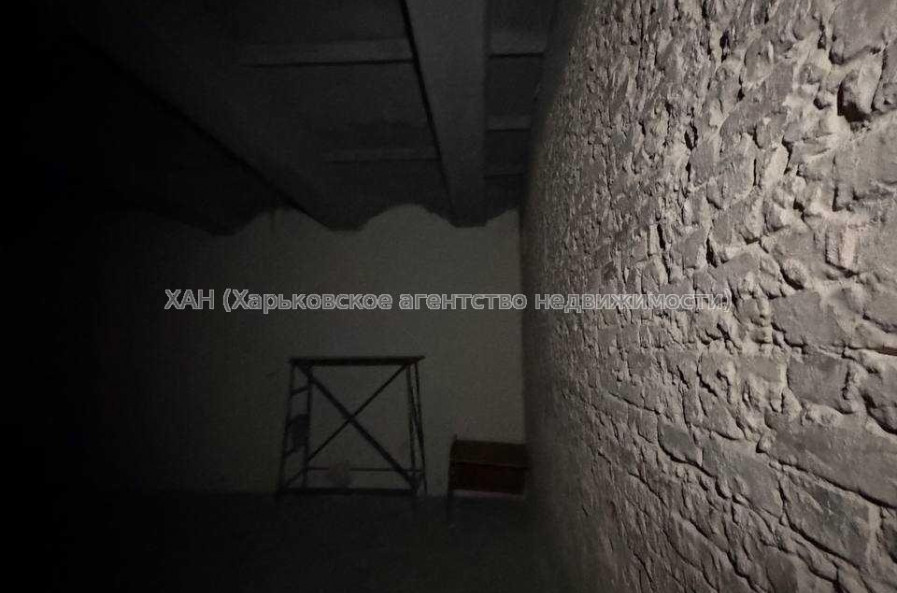 Продам нежитлову нерухомість, помещение свободного назначения , 5 кім., 97 м², косметический ремонт 