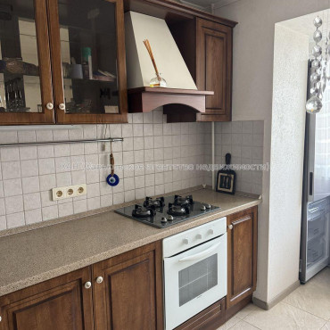 Продам квартиру, Жуковского просп. , 3 кім., 67 м², капитальный ремонт 