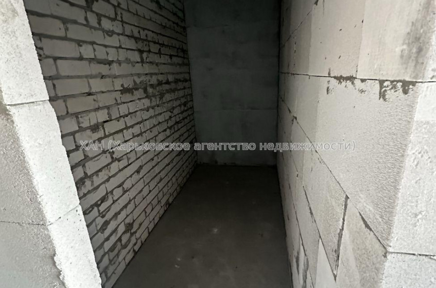 Продам квартиру, Фесенковская ул. , 1 кім., 40 м², без внутренних работ 