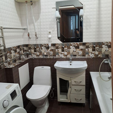 Продам квартиру, Зубарева Александра ул. , 1 кім., 42.70 м², евроремонт 